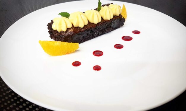 Brownie, orange curd, málna szirup