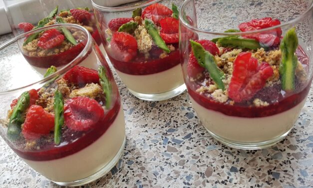 Fehércsoki mousse, málnaragu, spárga