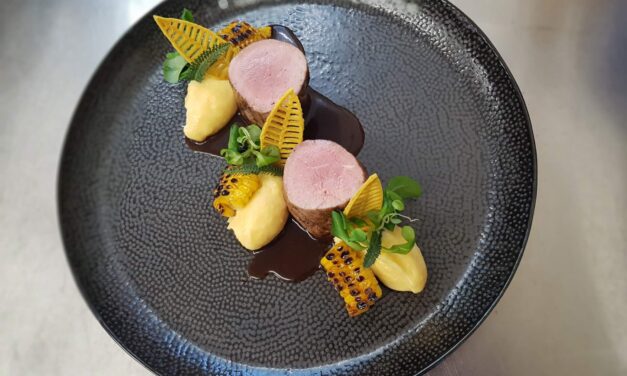 Sertésszűz, kukorica textúrákkal, jus