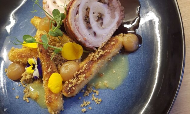 Baconos pulykamell gesztenyével,- aszalt szilvával töltve