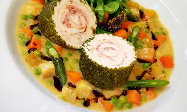 Finomfőzelék baconos-kelkáposztás csirketekercs