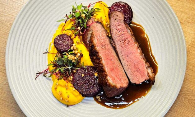 Libamell, ánizsos sütőtökpürével, sült céklával